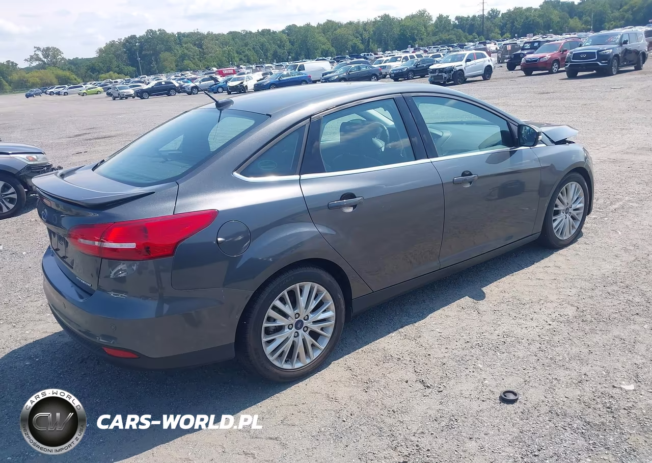 2017 Ford Focus Titanium VIN:1FADP3J29HL282475 - 4
