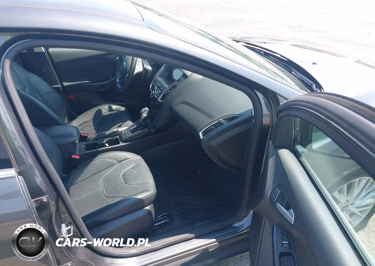 2017 Ford Focus Titanium VIN:1FADP3J29HL282475 - 5