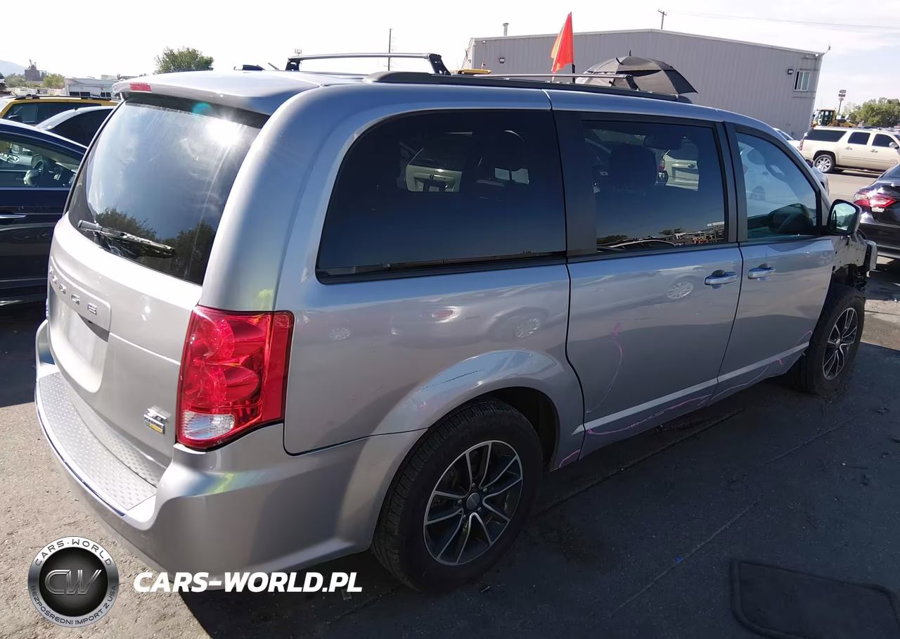 2018 Dodge Grand Caravan Gt VIN:2C4RDGEG4JR298893 - 4