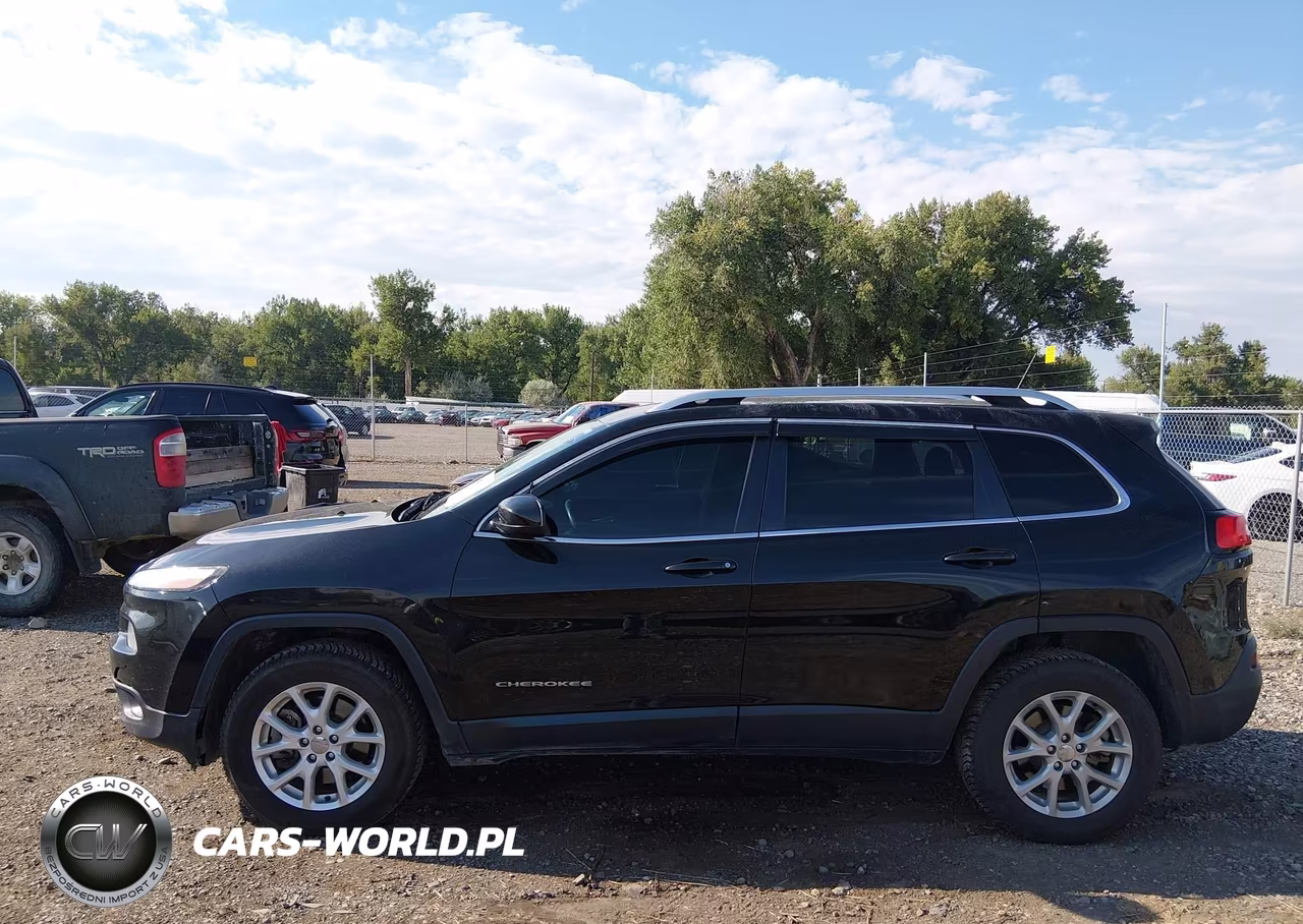 2016 Jeep Cherokee Latitude VIN:1C4PJMCS7GW244218 - 14
