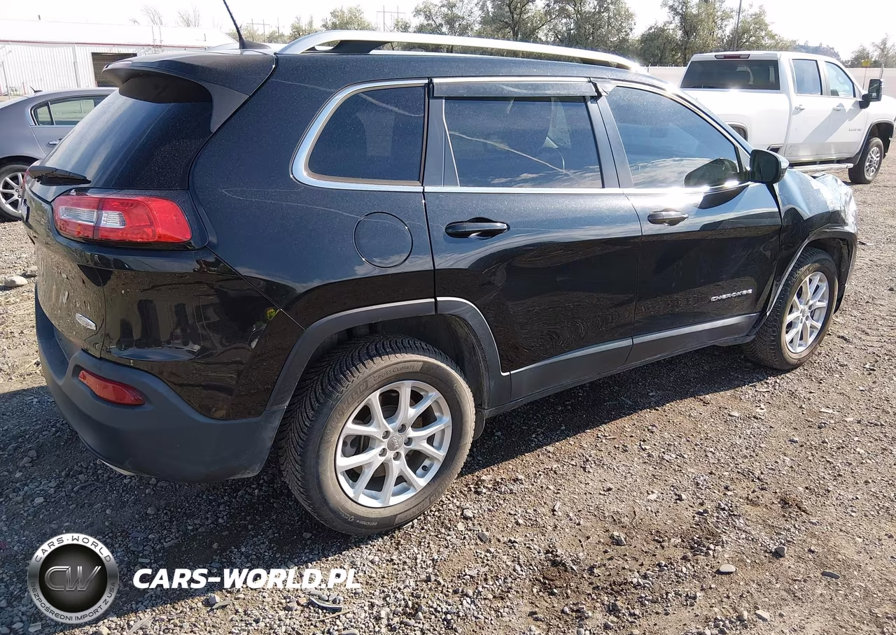 2016 Jeep Cherokee Latitude VIN:1C4PJMCS7GW244218 - 4