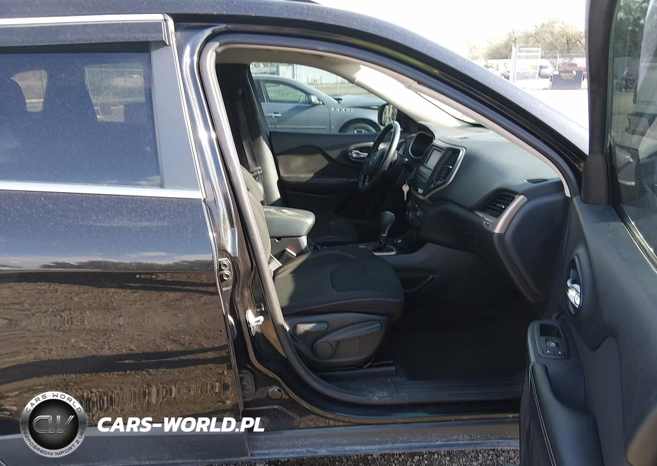 2016 Jeep Cherokee Latitude VIN:1C4PJMCS7GW244218 - 5