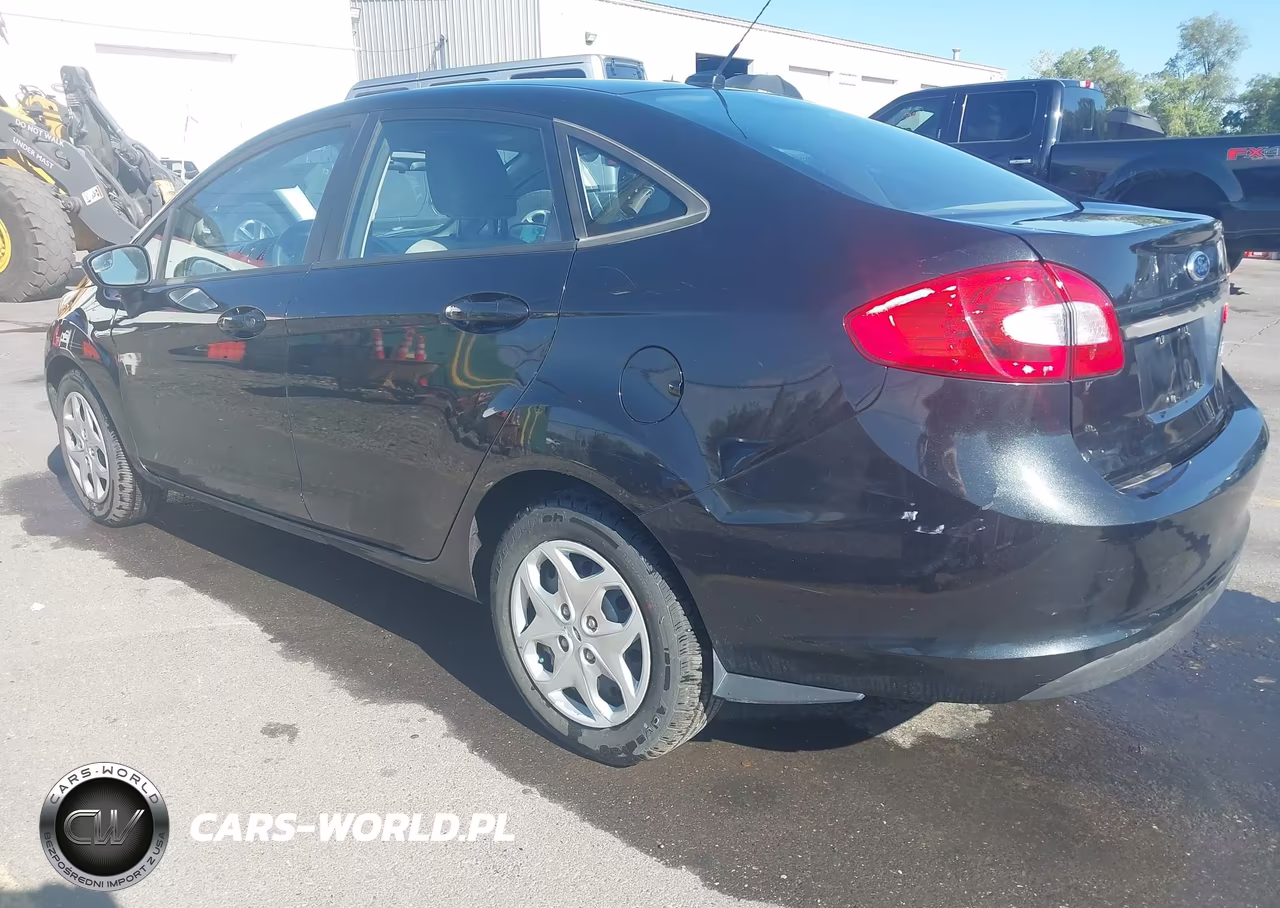 2013 Ford Fiesta S VIN:3FADP4AJ2DM184037 - 3