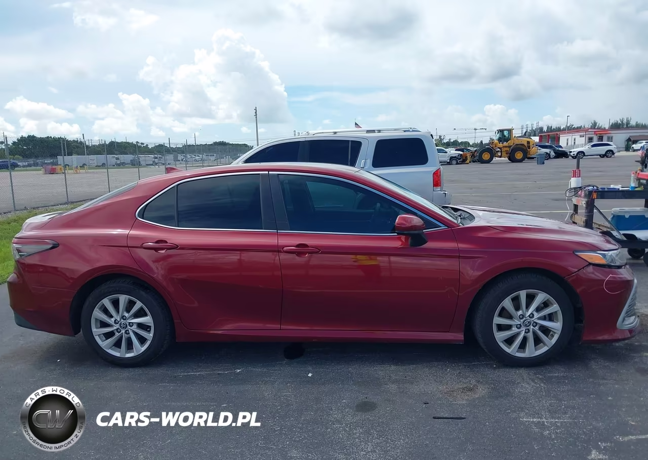 2021 Toyota Camry Le VIN:4T1C11AK4MU567807 - 13