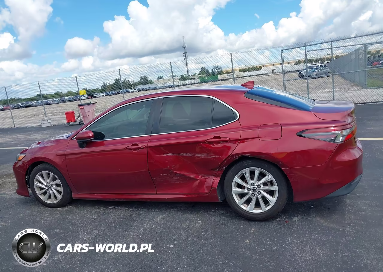 2021 Toyota Camry Le VIN:4T1C11AK4MU567807 - 14