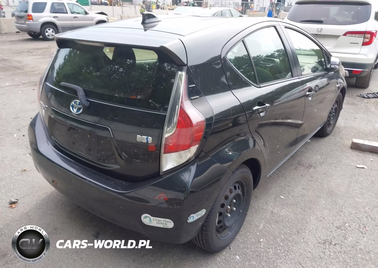 2015 Toyota Prius C Two VIN:JTDKDTB3XF1099581 - 4