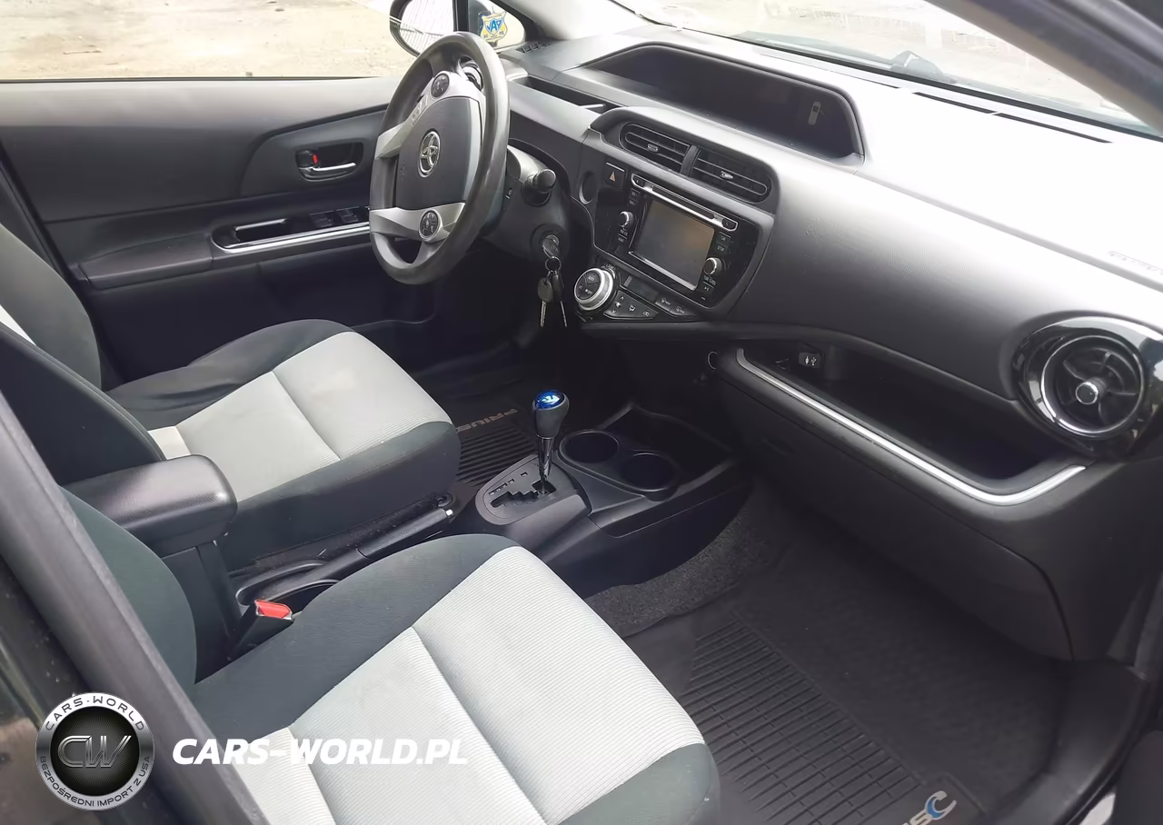 2015 Toyota Prius C Two VIN:JTDKDTB3XF1099581 - 5