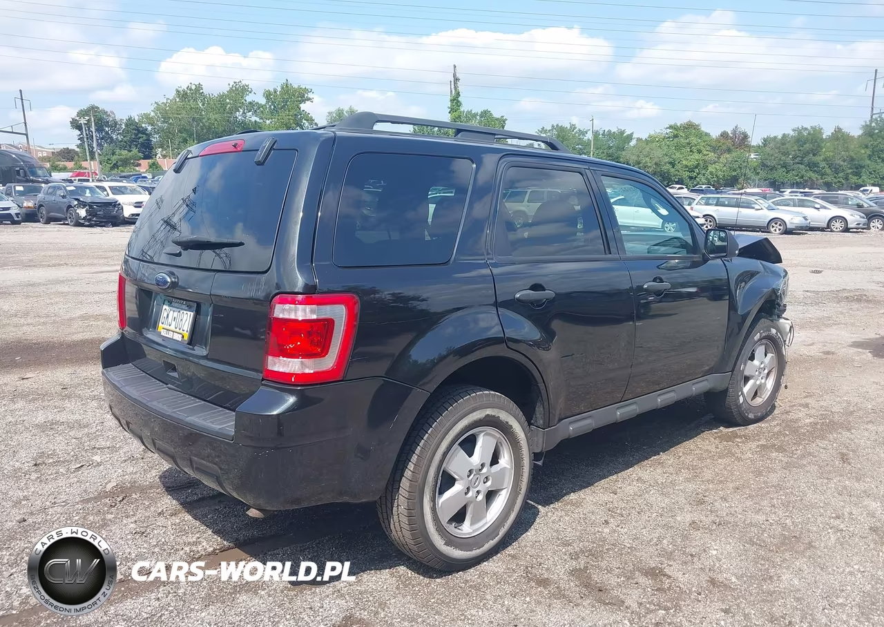 2011 Ford Escape Xlt VIN:1FMCU9D79BKC08345 - 4