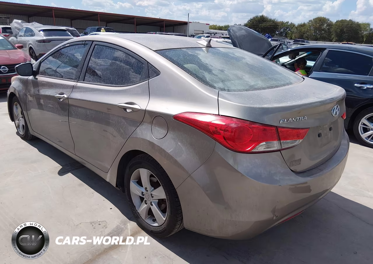 2013 Hyundai Elantra Gls VIN:5NPDH4AE5DH255439 - 3