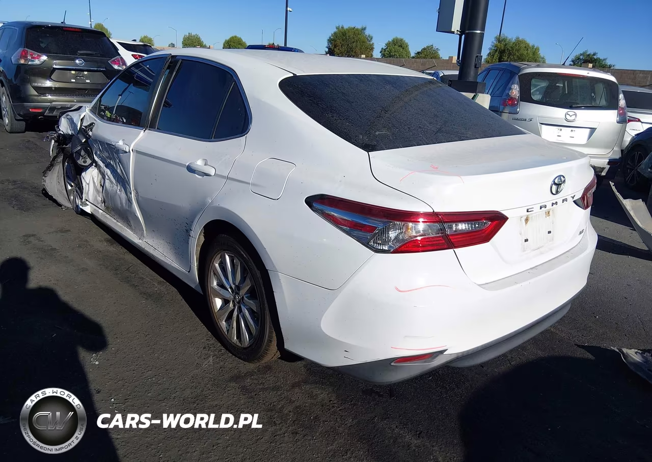 2018 Toyota Camry Le VIN:4T1B11HK5JU010207 - 15