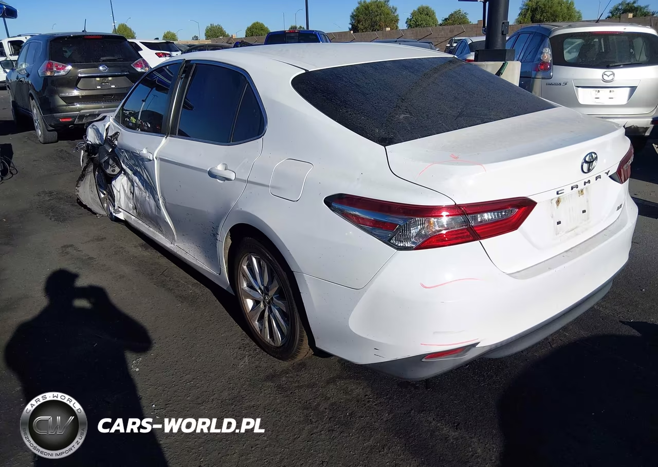 2018 Toyota Camry Le VIN:4T1B11HK5JU010207 - 3
