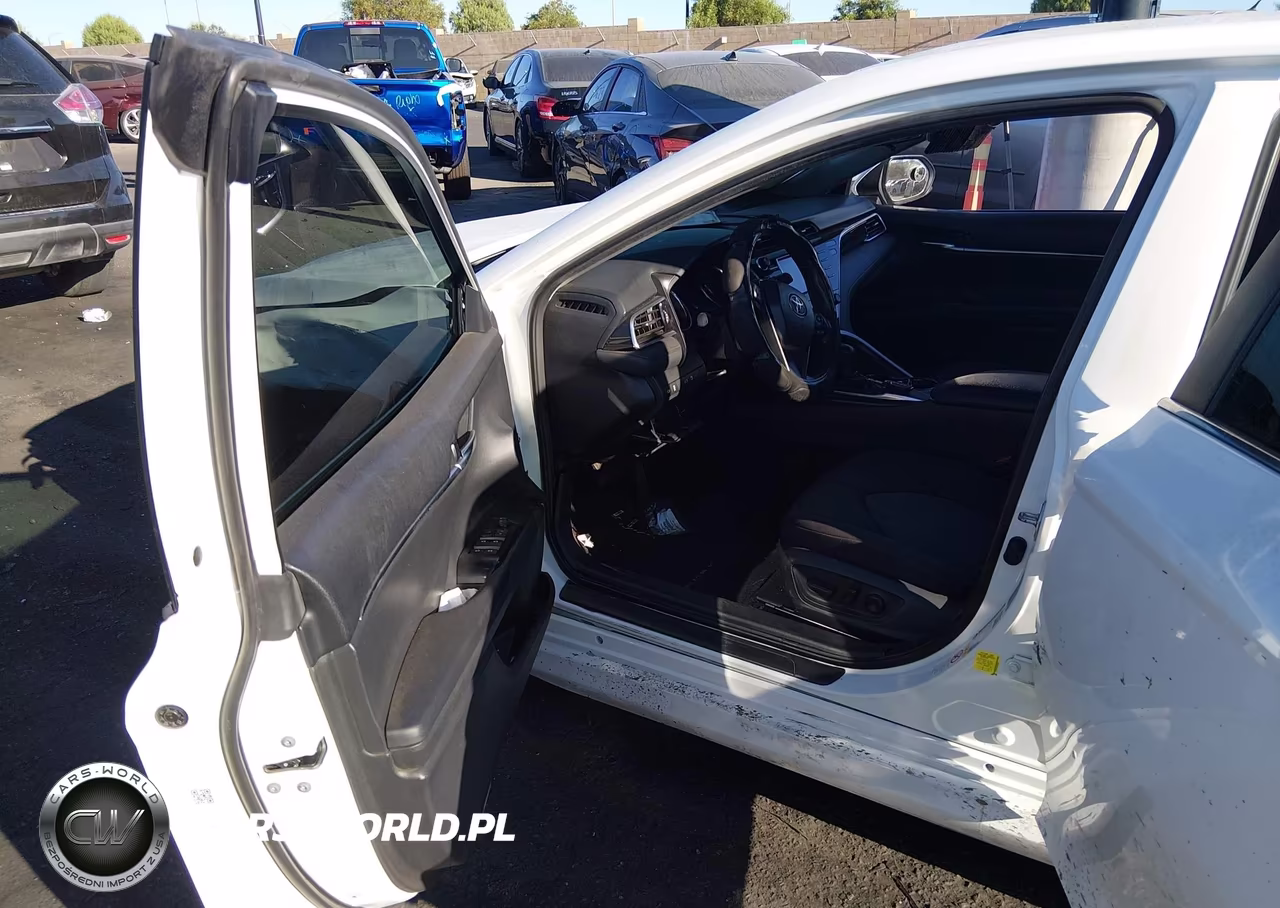 2018 Toyota Camry Le VIN:4T1B11HK5JU010207 - 5