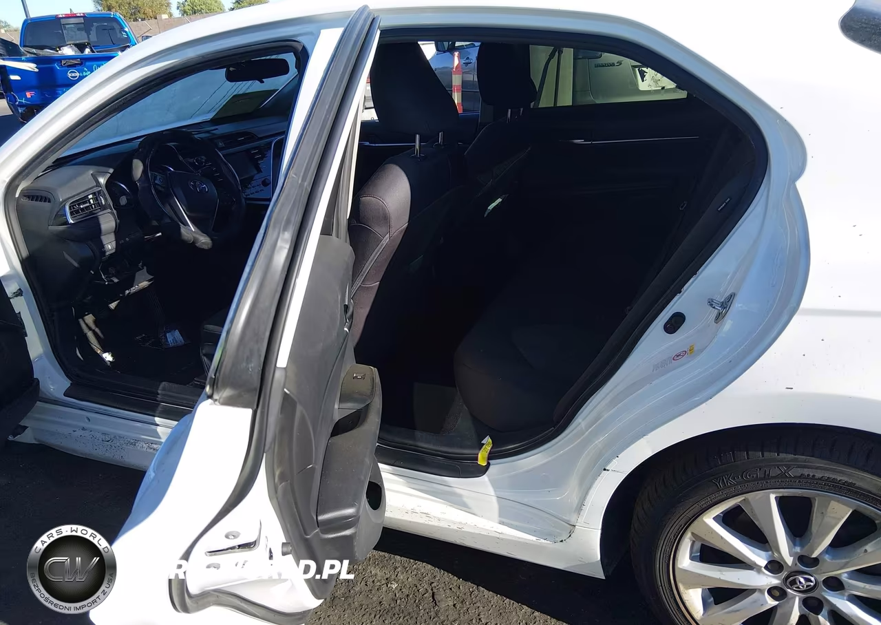 2018 Toyota Camry Le VIN:4T1B11HK5JU010207 - 8