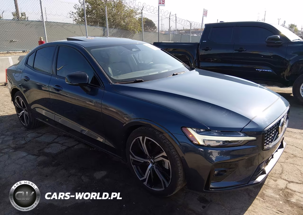 2024 Volvo S60 B5 Core Dark Theme