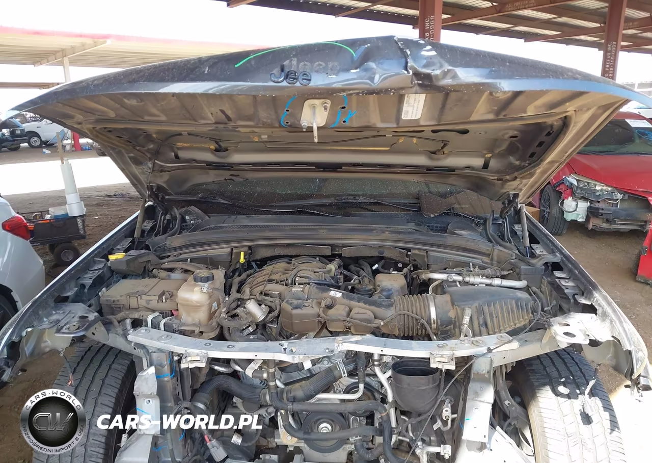 2022 Jeep Grand Cherokee L Altitude 4X2 VIN:1C4RJJAG7N8592205 - 10