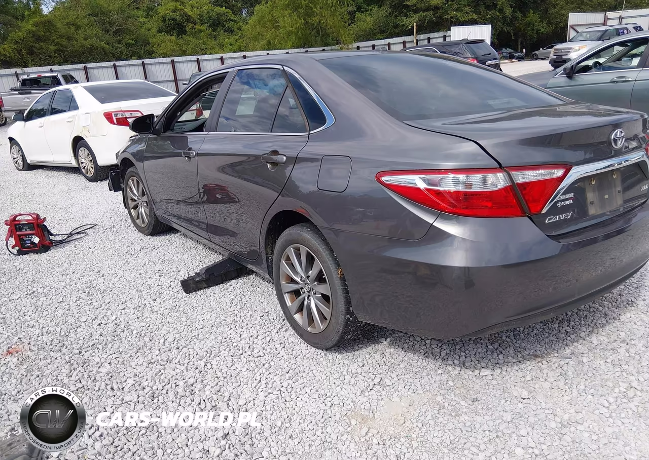 2016 Toyota Camry Xle VIN:4T4BF1FK8GR566742 - 3