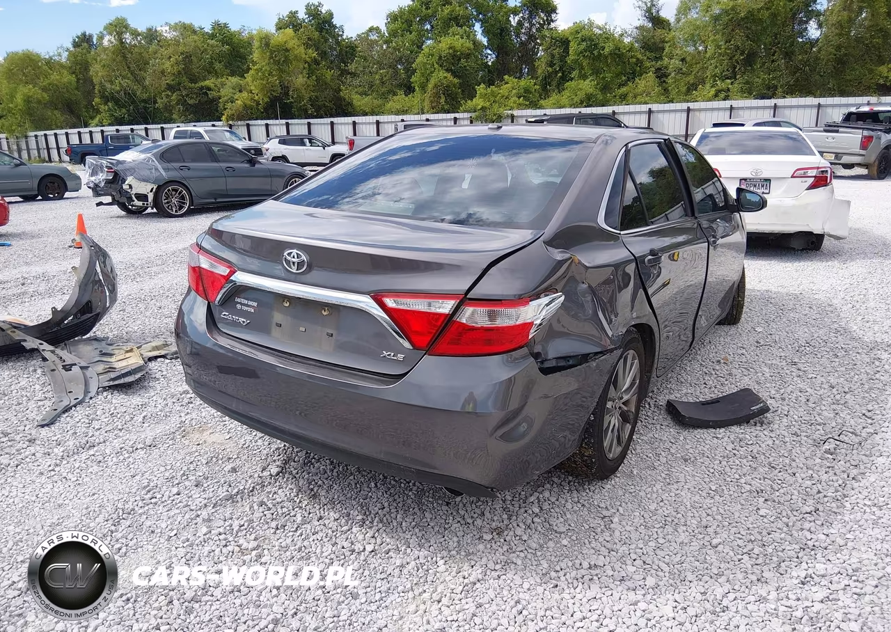 2016 Toyota Camry Xle VIN:4T4BF1FK8GR566742 - 4