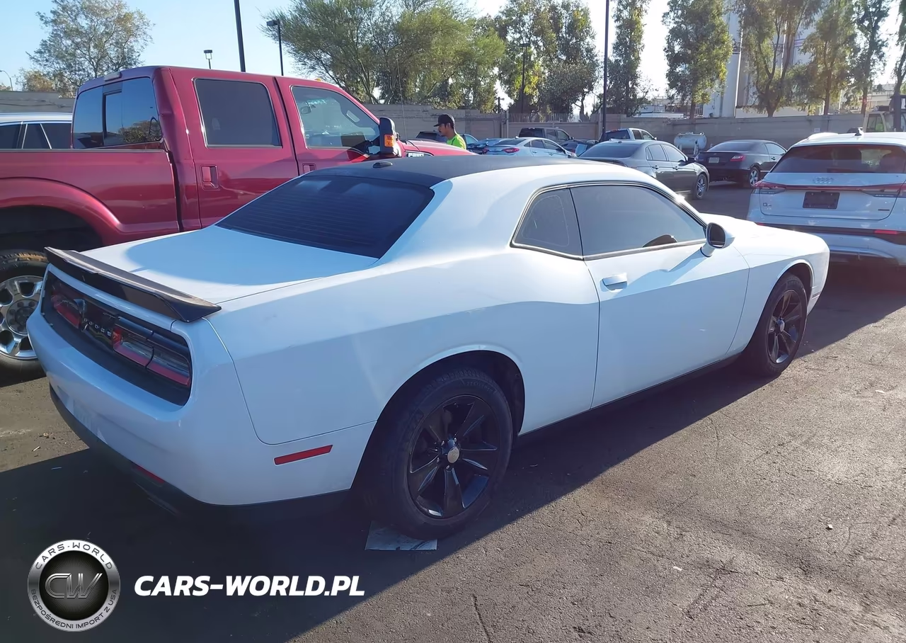 2019 Dodge Challenger Sxt VIN:2C3CDZAG0KH714747 - 4