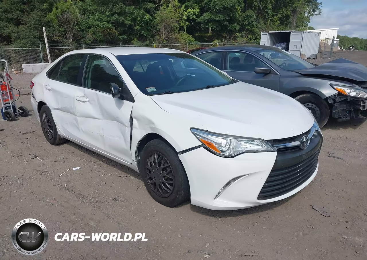 2015 Toyota Camry Le – zdjęcie 1 z 16