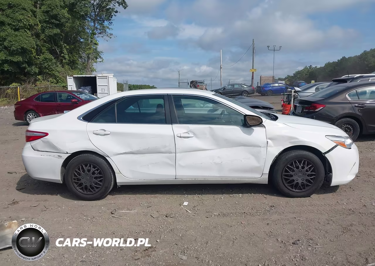 2015 Toyota Camry Le VIN:4T1BF1FKXFU107477 - 13