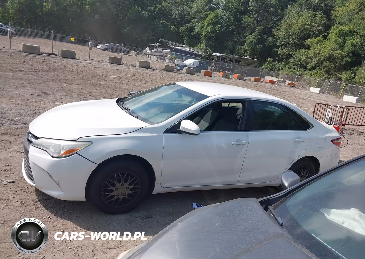 2015 Toyota Camry Le VIN:4T1BF1FKXFU107477 - 14