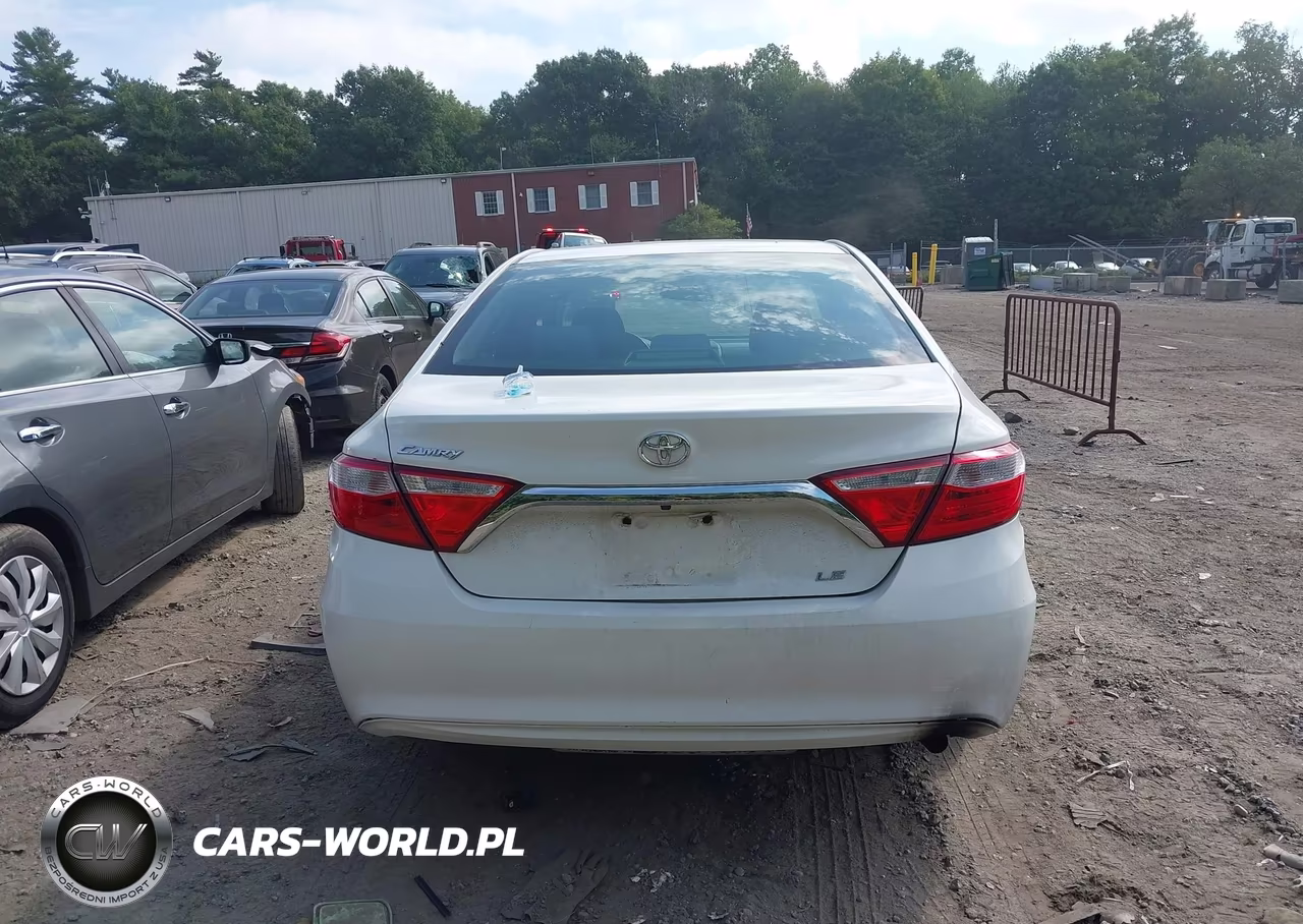 2015 Toyota Camry Le VIN:4T1BF1FKXFU107477 - 16