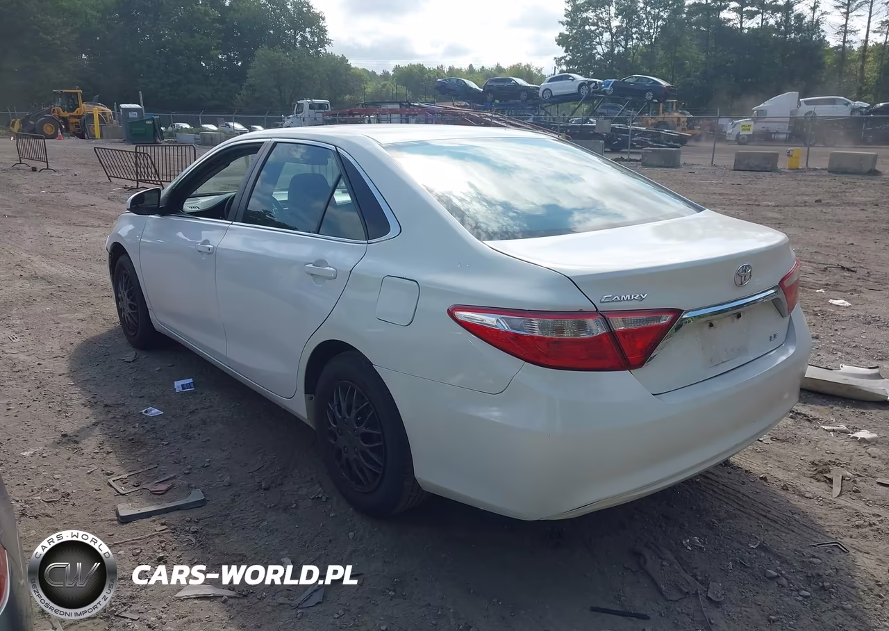 2015 Toyota Camry Le VIN:4T1BF1FKXFU107477 - 3