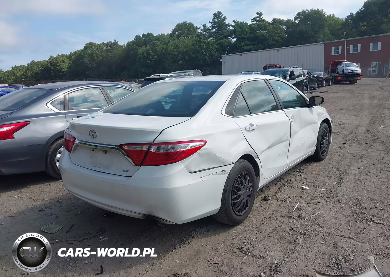 2015 Toyota Camry Le VIN:4T1BF1FKXFU107477 - 4