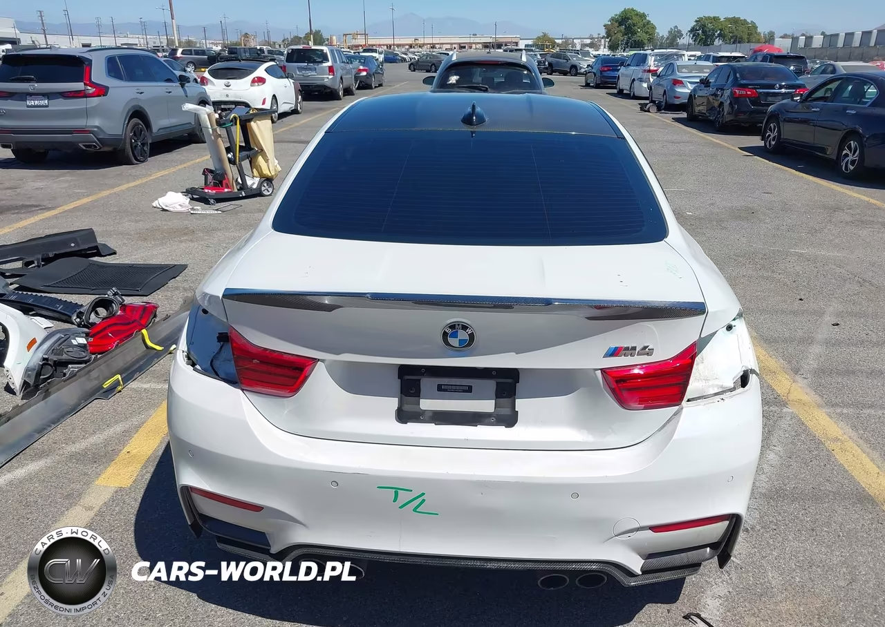 2017 BMW M4 VIN:WBS3R9C51HK709852 - 17