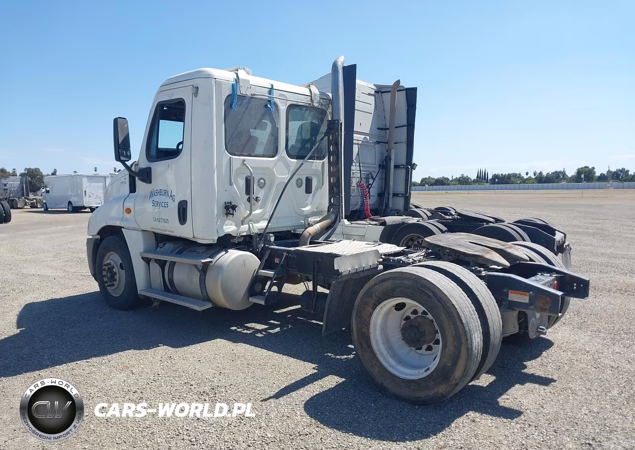 2014 Freightliner Cascadia 125 VIN:3AKBGDDV0ESFX4976 - 3