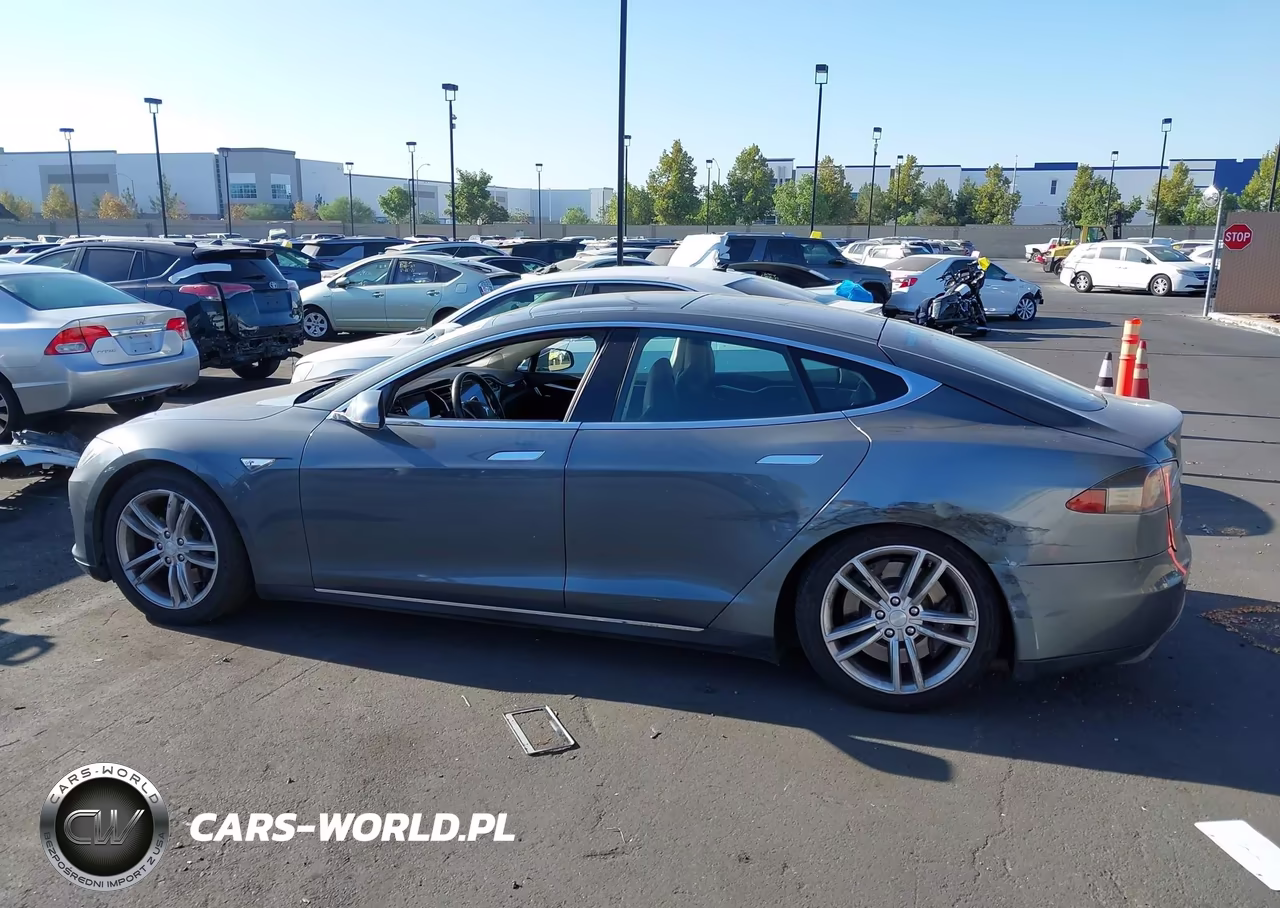 2013 Tesla Model S VIN:5YJSA1CN5DFP10036 - 13