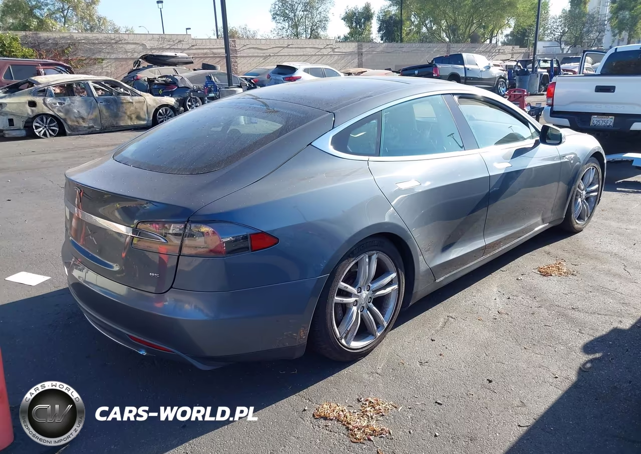 2013 Tesla Model S VIN:5YJSA1CN5DFP10036 - 4