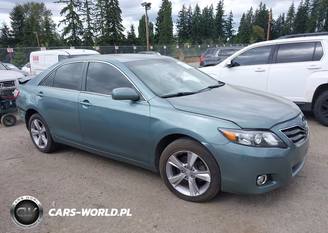 2010 Toyota Camry Le – zdjęcie 1 z 11