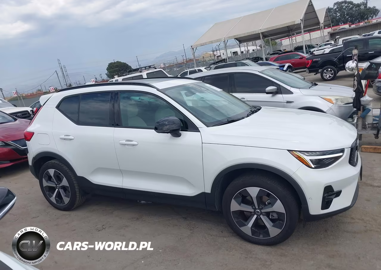 2025 Volvo Xc40 B5 Plus Dark Theme VIN:YV4L12UC7S2608080 - 13