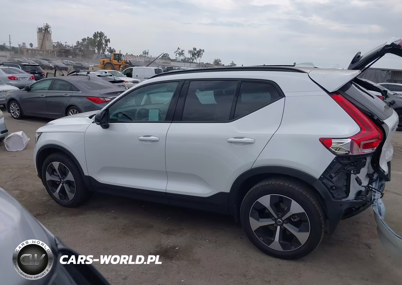 2025 Volvo Xc40 B5 Plus Dark Theme VIN:YV4L12UC7S2608080 - 14