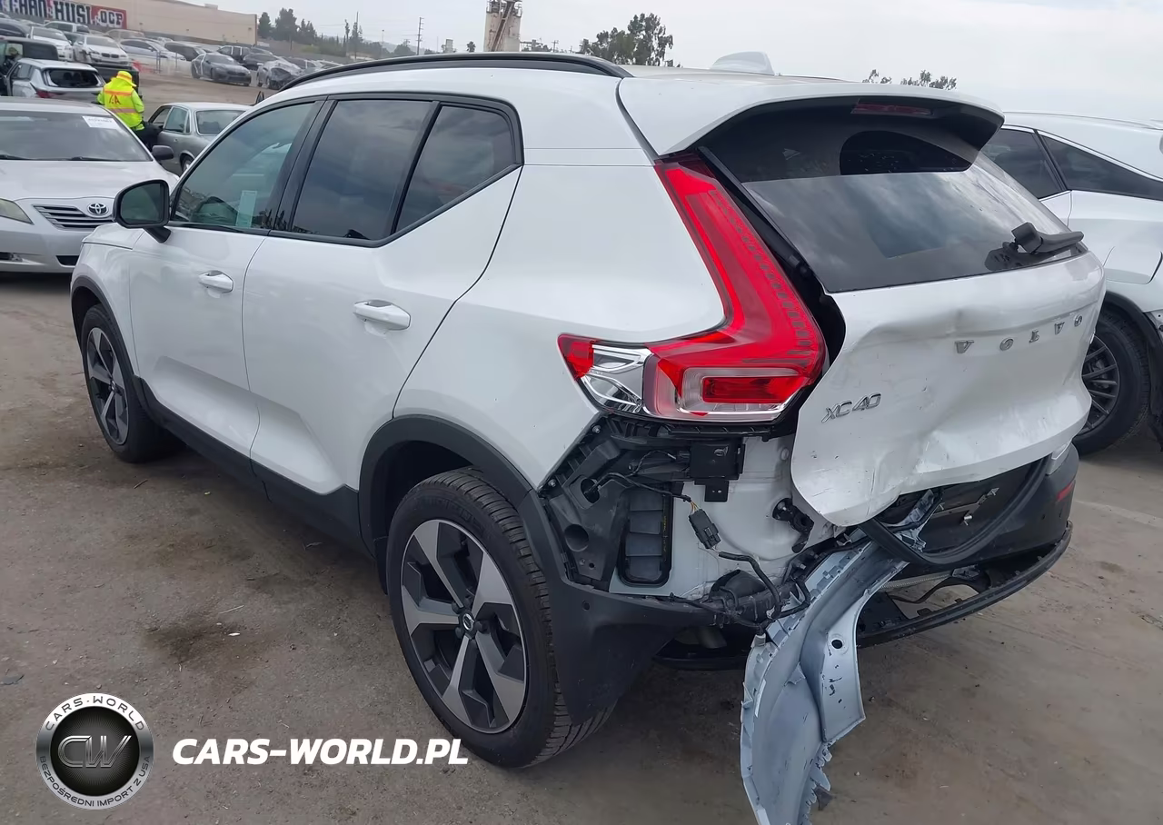 2025 Volvo Xc40 B5 Plus Dark Theme VIN:YV4L12UC7S2608080 - 3