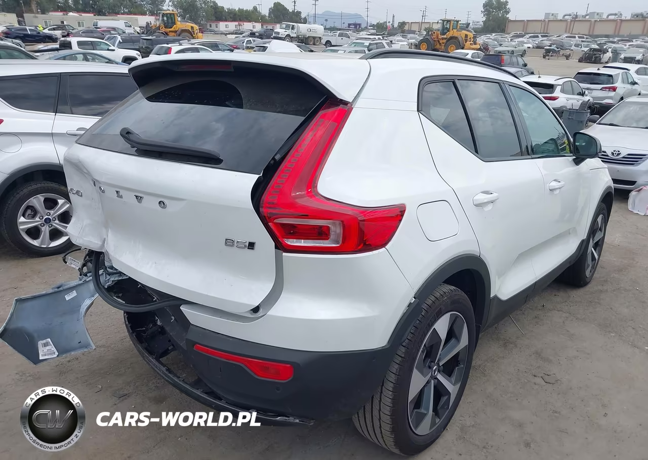 2025 Volvo Xc40 B5 Plus Dark Theme VIN:YV4L12UC7S2608080 - 4