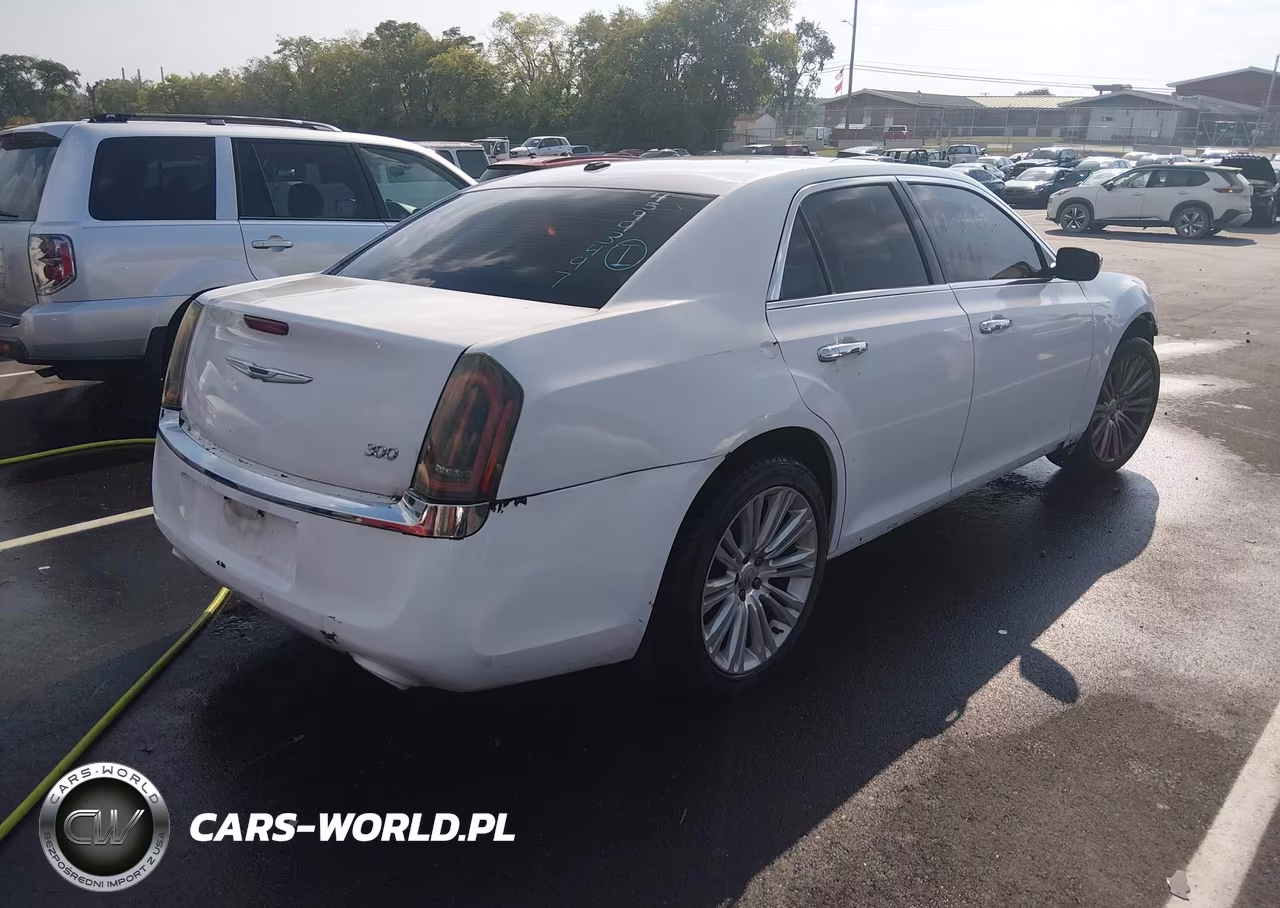 2011 Chrysler 300 Limited VIN:2C3CA5CGXBH580733 - 4