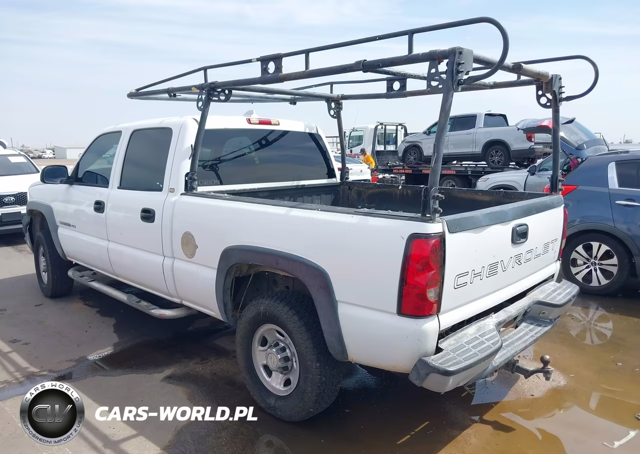 2004 Chevrolet Silverado 2500Hd Work Truck VIN:1GCHC23U74F206133 - 3