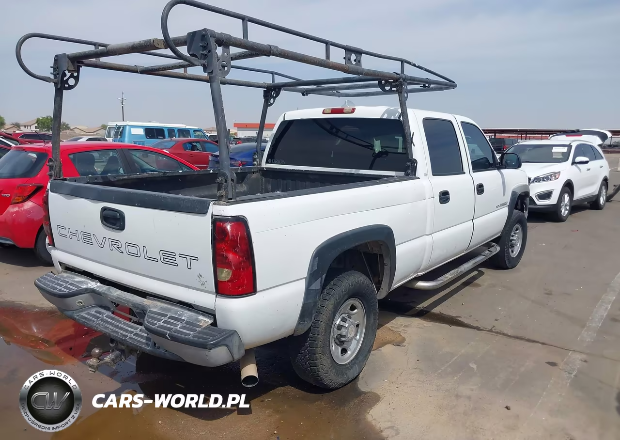 2004 Chevrolet Silverado 2500Hd Work Truck VIN:1GCHC23U74F206133 - 4