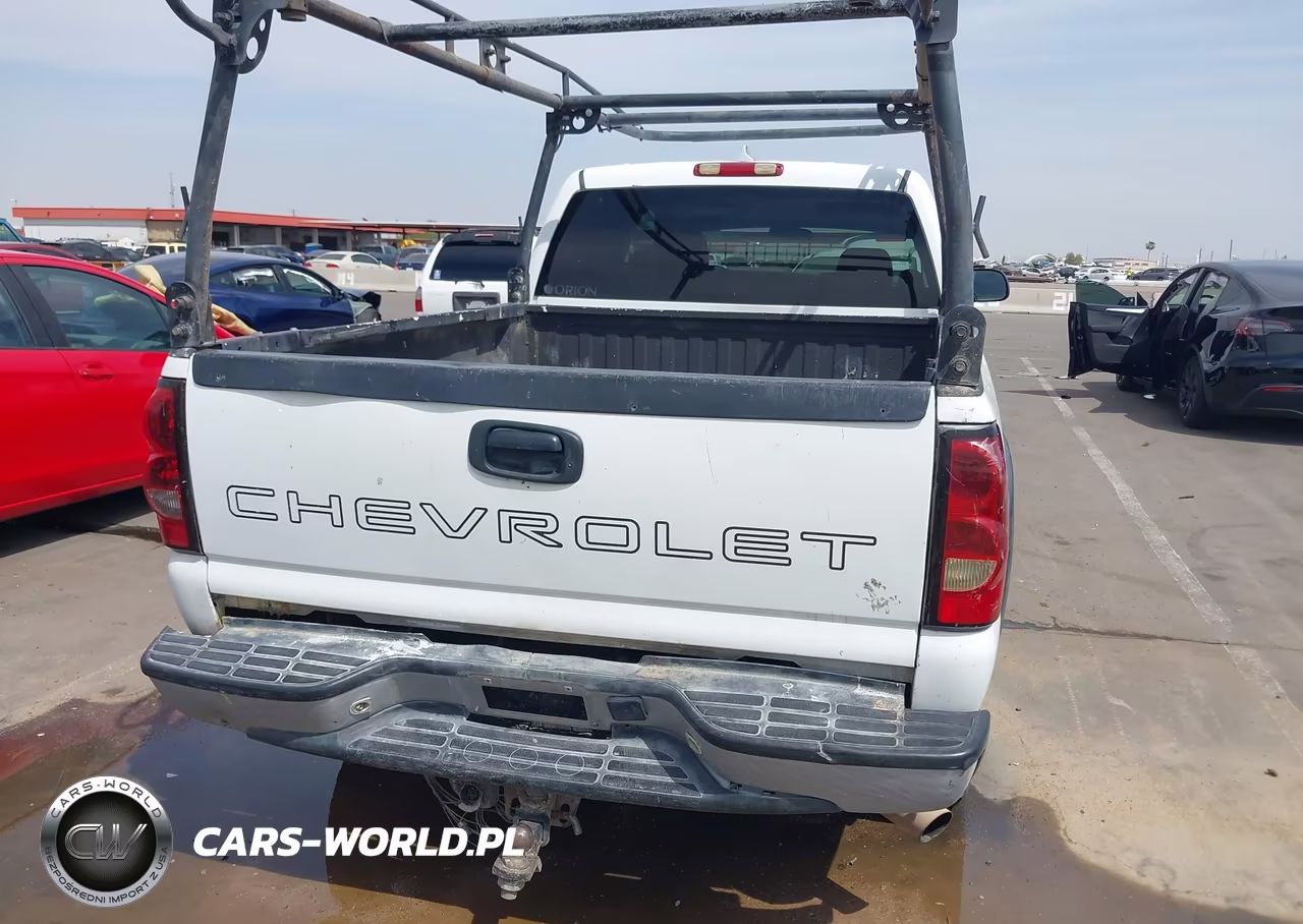 2004 Chevrolet Silverado 2500Hd Work Truck VIN:1GCHC23U74F206133 - 6