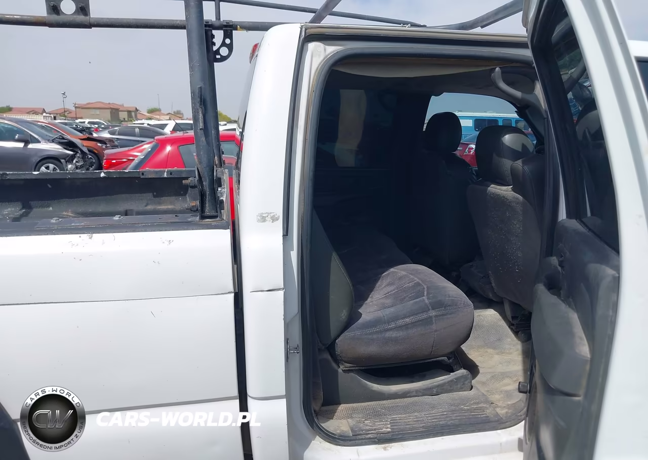 2004 Chevrolet Silverado 2500Hd Work Truck VIN:1GCHC23U74F206133 - 8