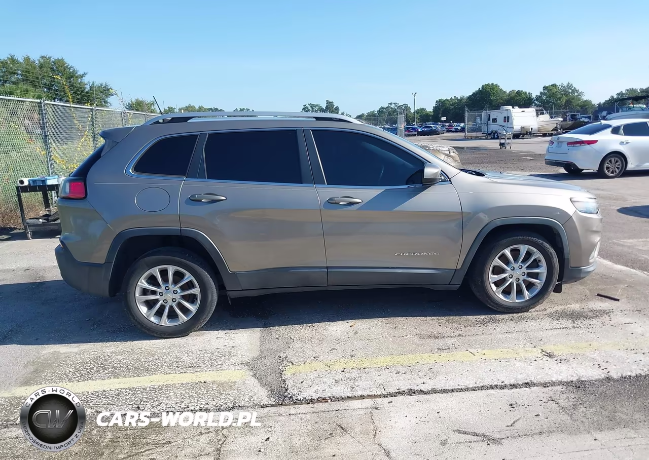 2019 Jeep Cherokee Latitude VIN:1C4PJLCB7KD301032 - 13