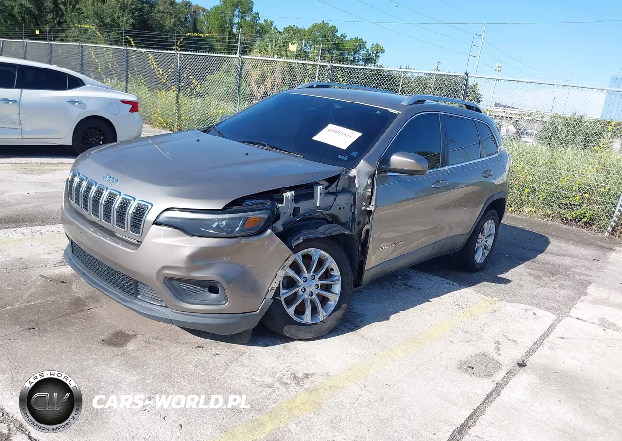 2019 Jeep Cherokee Latitude VIN:1C4PJLCB7KD301032 - 2