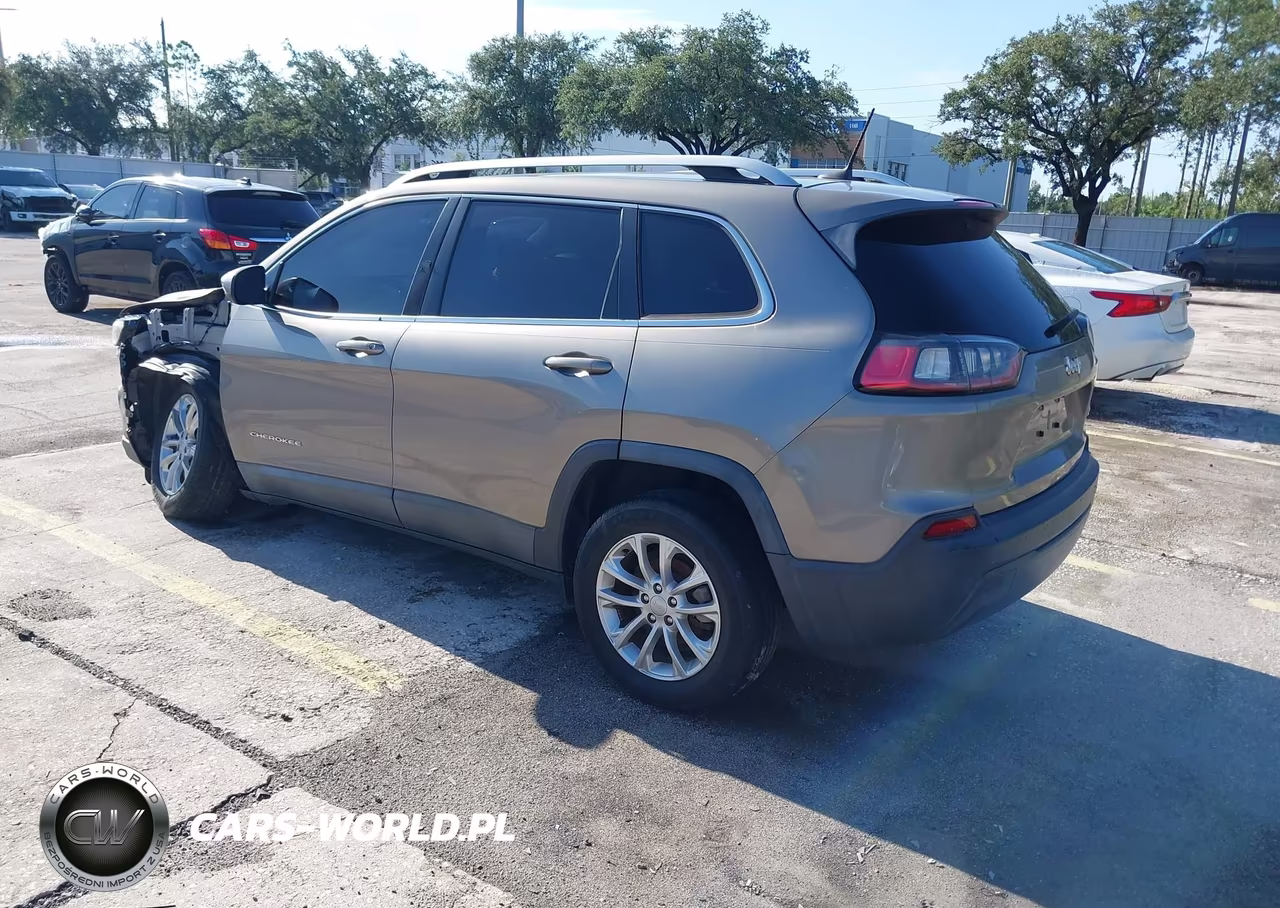 2019 Jeep Cherokee Latitude VIN:1C4PJLCB7KD301032 - 3