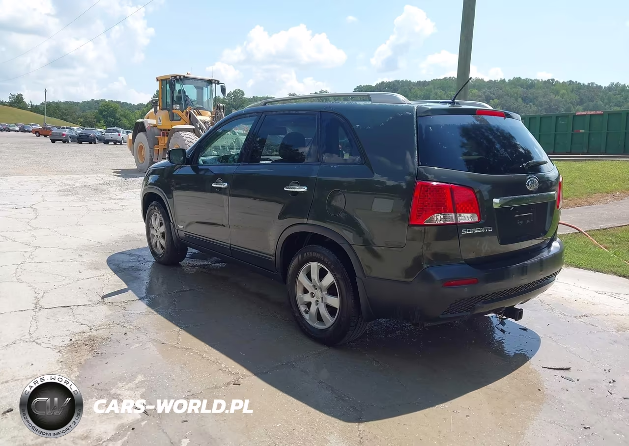 2011 Kia Sorento Lx VIN:5XYKTCA15BG139286 - 3