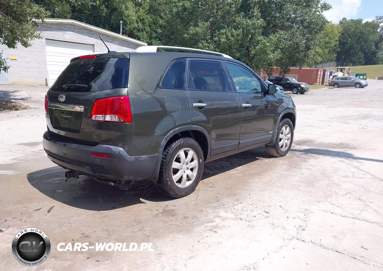 2011 Kia Sorento Lx VIN:5XYKTCA15BG139286 - 4