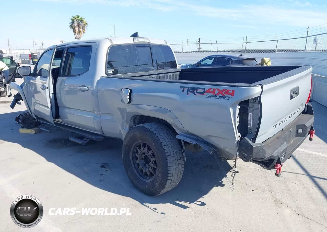 2018 Toyota Tacoma Trd Sport VIN:3TMDZ5BN2JM039958 - 3