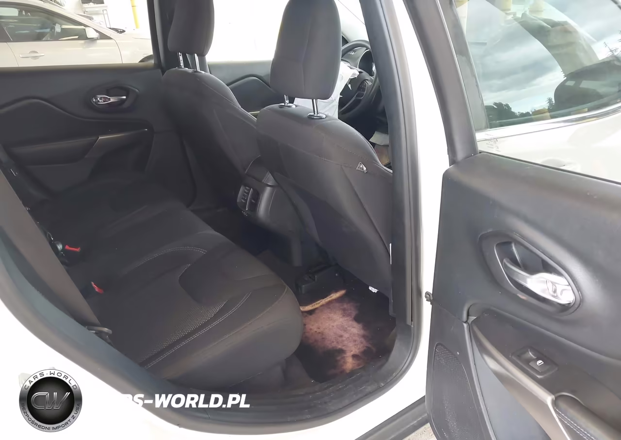 2019 Jeep Cherokee Latitude Fwd VIN:1C4PJLCBXKD153068 - 8
