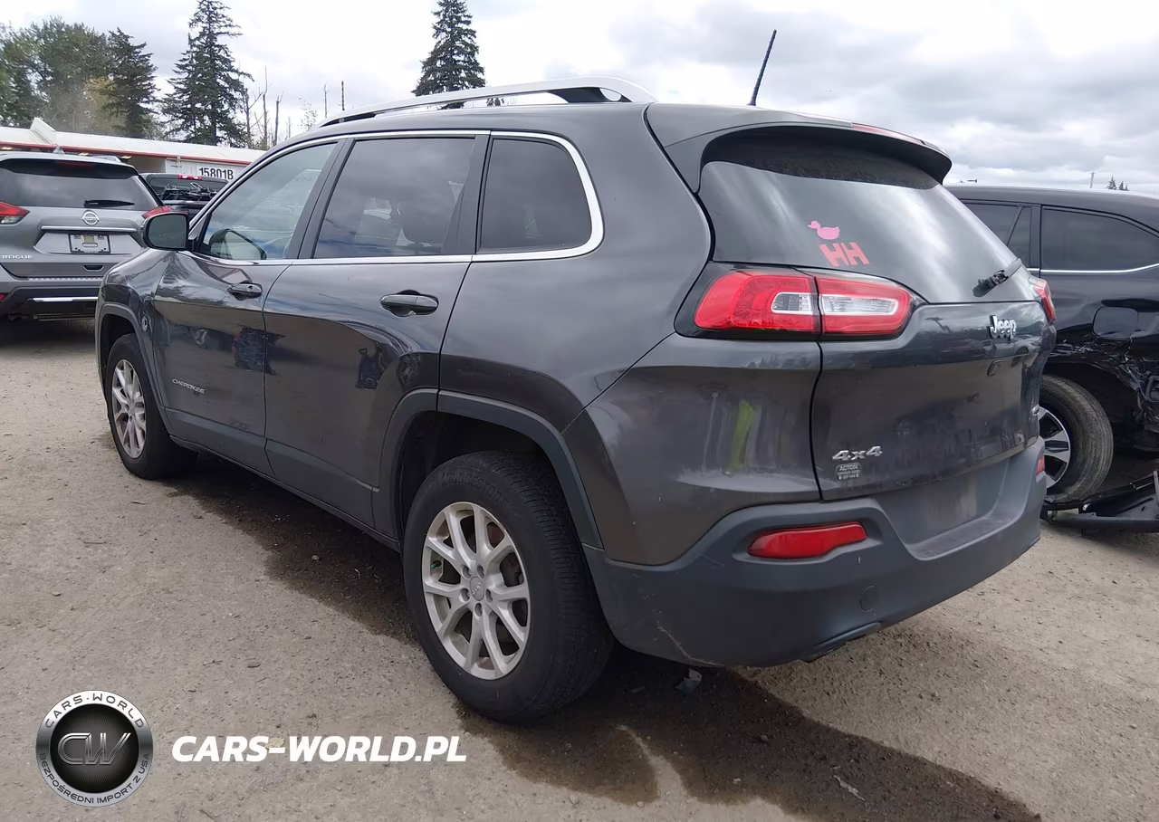 2017 Jeep Cherokee Latitude 4X4 VIN:1C4PJMCB5HW659832 - 3